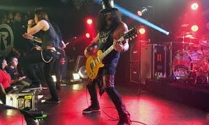 Slash ft. Myles Kennedy & The Conspirators - Nightrain (Live At The Roxy)