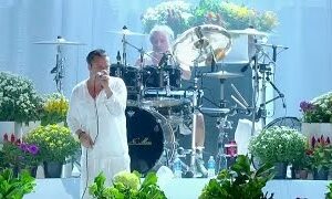 Faith No More - We Care A Lot (live 2015)